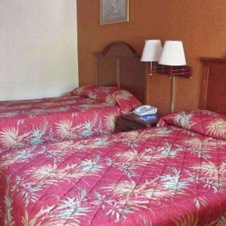 Rodeway Inn Forsyth Eksteriør billede