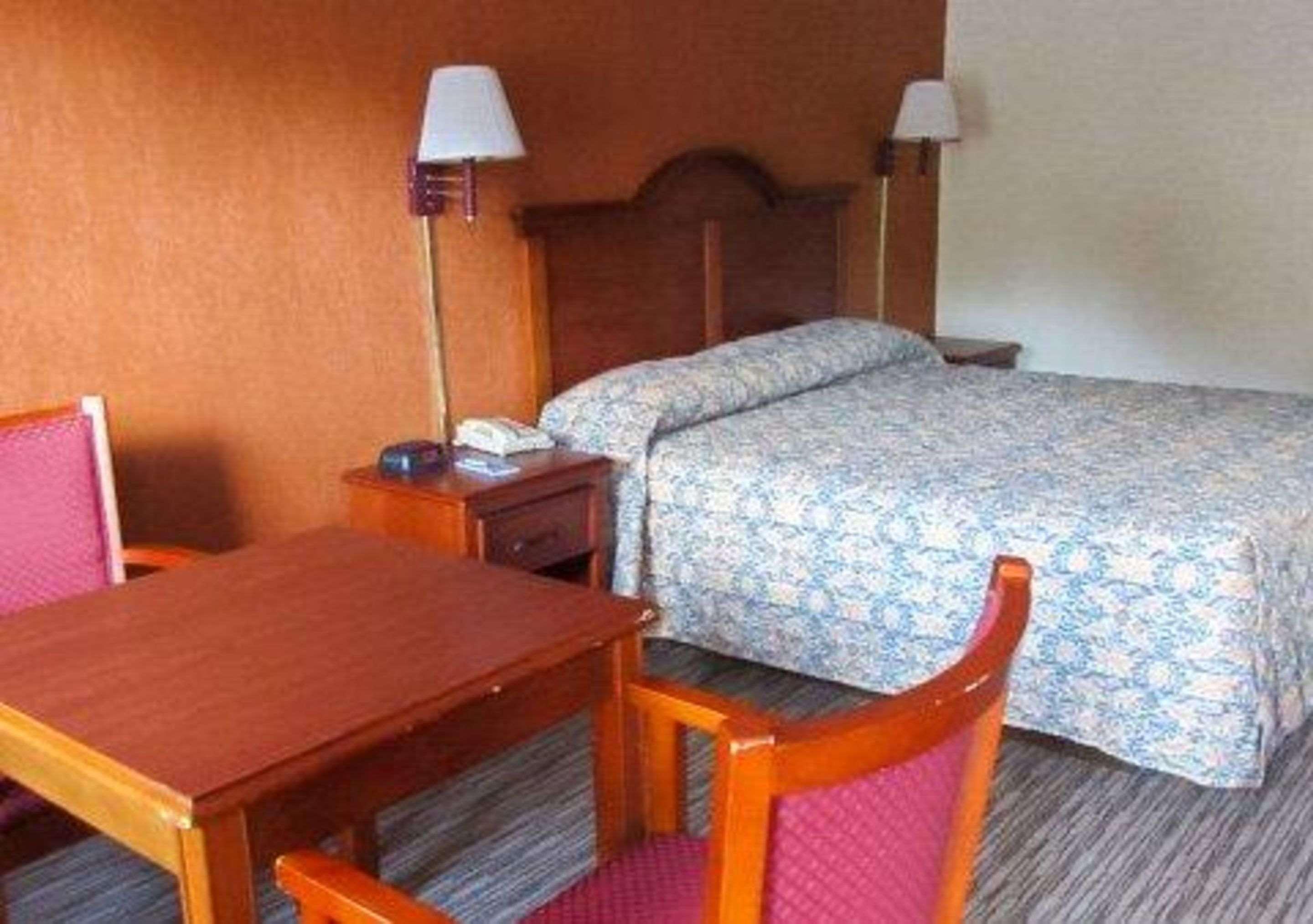 Rodeway Inn Forsyth Eksteriør billede