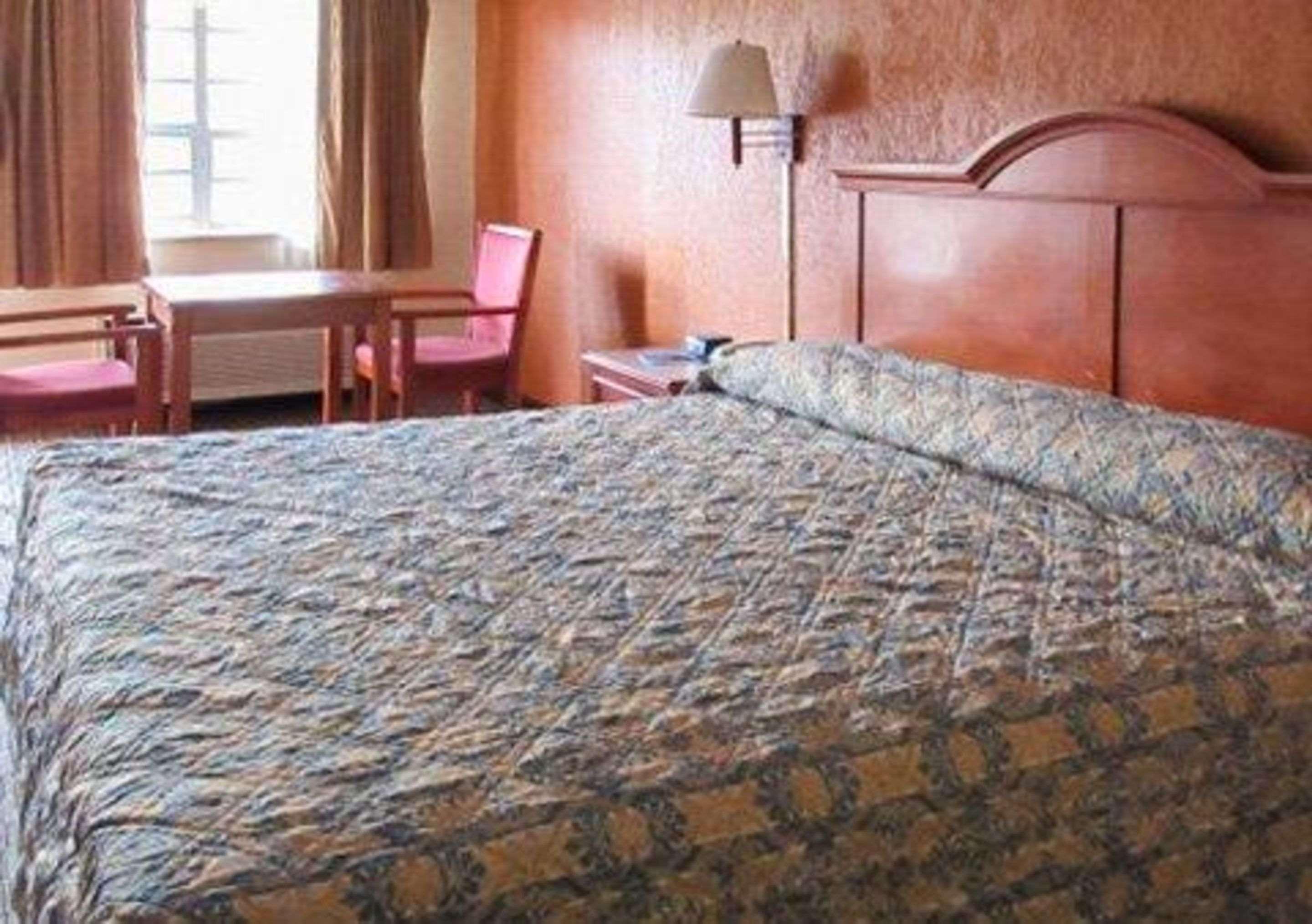 Rodeway Inn Forsyth Eksteriør billede